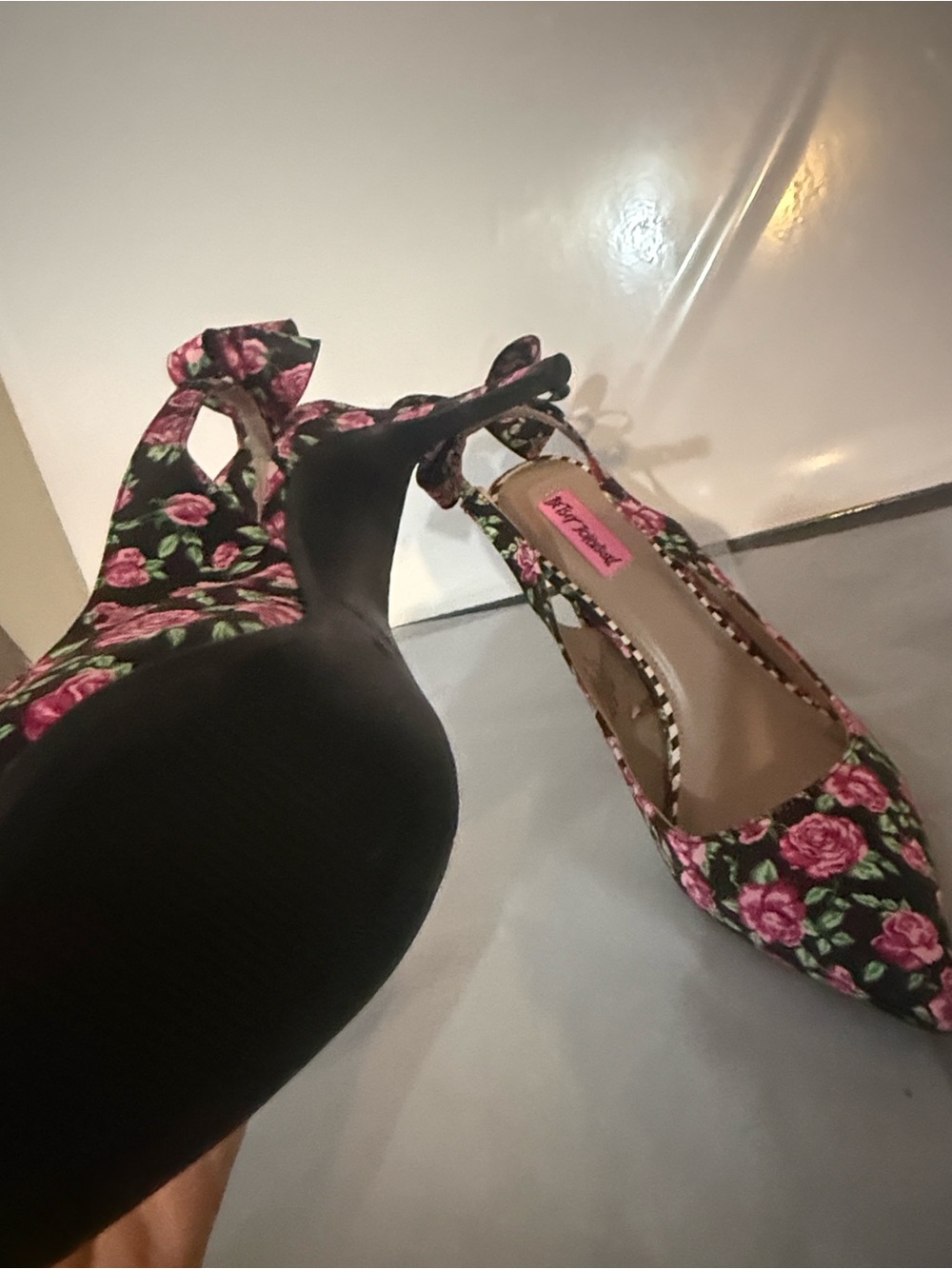 Betsey Johnson Black Floral Pointed-Toe Slingback Heels with Pink Roses - Picture 8 of 10
